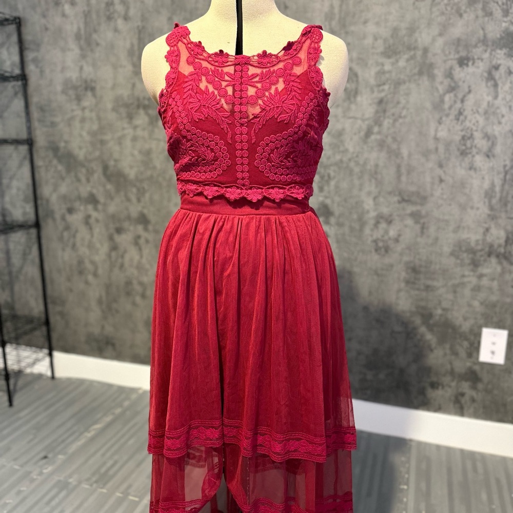 Wine high-low dress. Mesh embroidery top. Mesh bottom great condition. Size S
